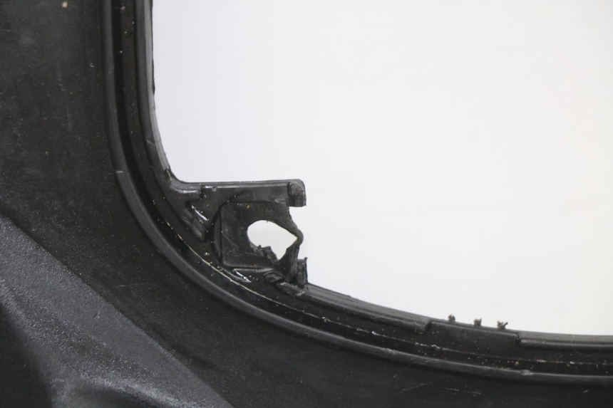 photo de SITZBANKABDECKUNG PEUGEOT KISBEE 2T 50 (2018 - 2022) - Details der Befestigungspunkte