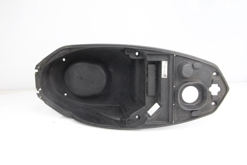 photo de SITZBANKABDECKUNG PEUGEOT KISBEE 4T 50 (2018 - 2022) - Details der Befestigungspunkte