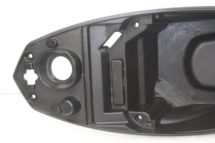 photo de SITZBANKABDECKUNG PEUGEOT KISBEE 4T 50 (2018 - 2022) - Technische Nahaufnahme