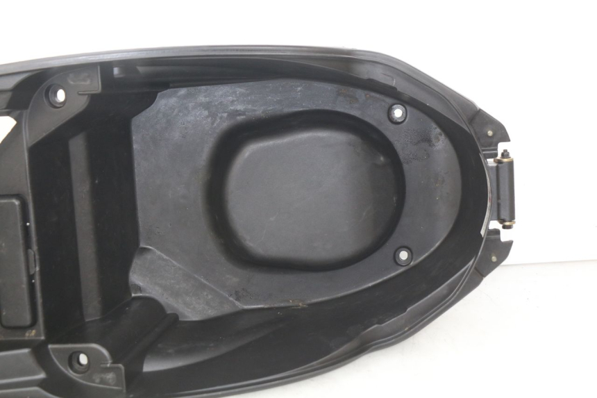 photo de SITZBANKABDECKUNG PEUGEOT KISBEE 4T 50 (2018 - 2022) - Gesamtansicht des Produkts