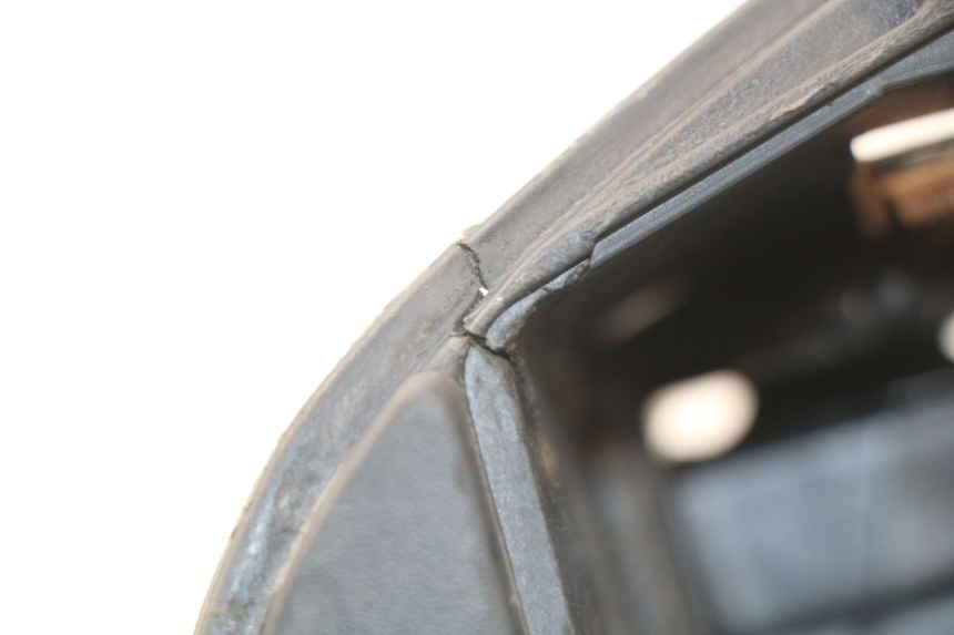 photo de SITZBANKABDECKUNG PIAGGIO LIBERTY 4T 50 (2004 - 2008) - Detailansicht des Bauteils