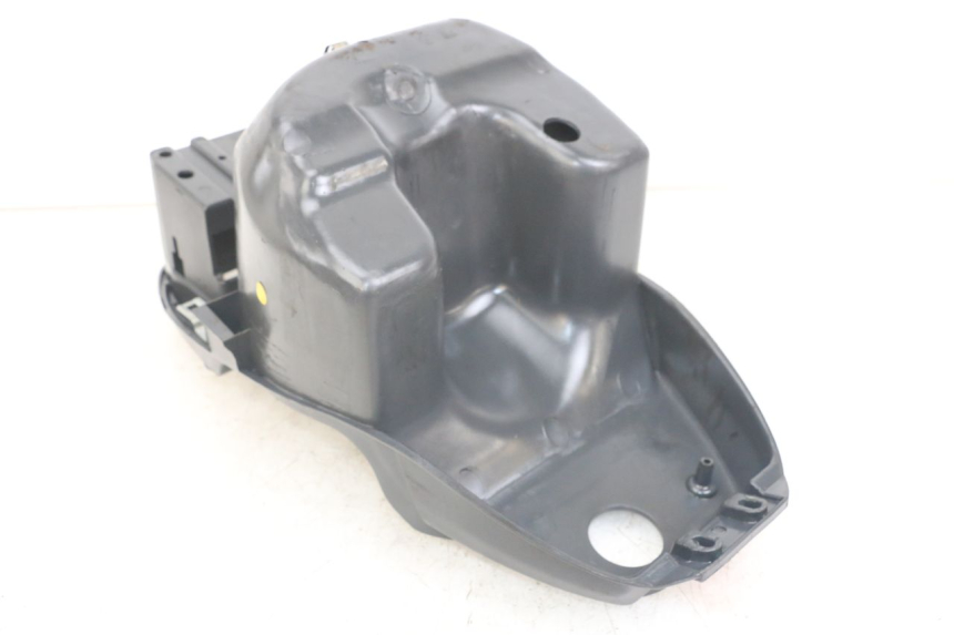 photo de SITZBANKABDECKUNG PIAGGIO LIBERTY 125 (2009 - 2013) - Detailansicht des Bauteils