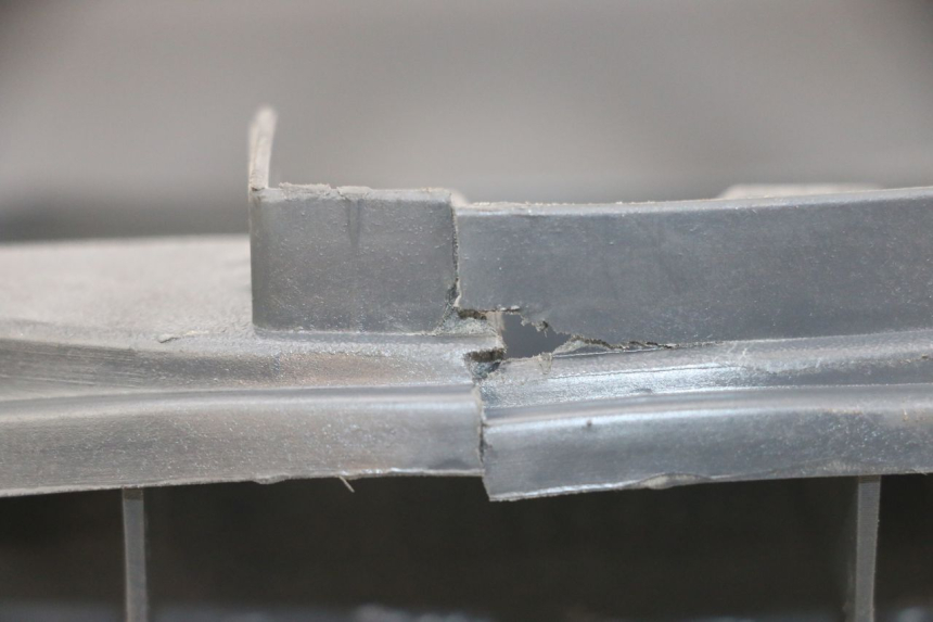 photo de SITZBANKABDECKUNG PIAGGIO LIBERTY 125 (2009 - 2013) - Details der Befestigungspunkte