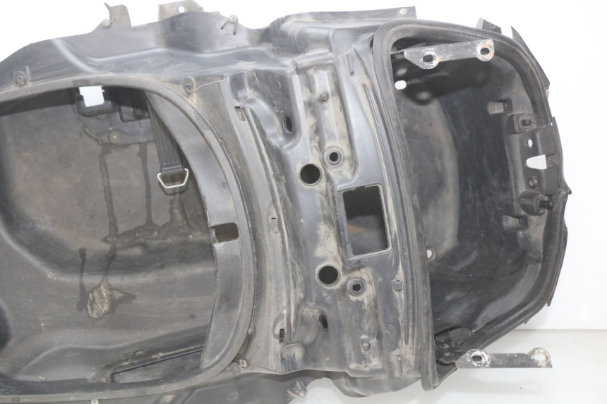 photo de SITZBANKABDECKUNG PIAGGIO MP3 LT 400 (2007 - 2012) - Details der Befestigungspunkte