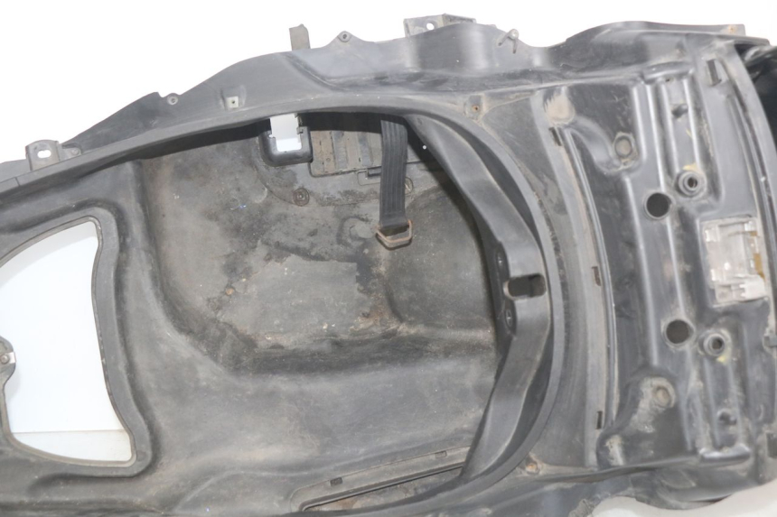 photo de SITZBANKABDECKUNG PIAGGIO MP3 LT 400 (2007 - 2012) - Details der Befestigungspunkte