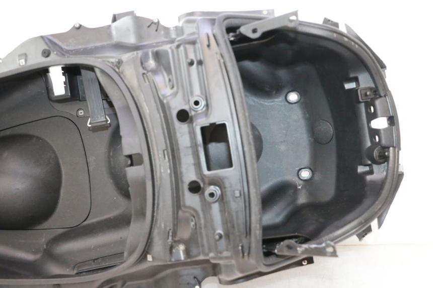 photo de SITZBANKABDECKUNG PIAGGIO MP3 LT 300 (2010 - 2016) - Detaillierte Sichtprüfung