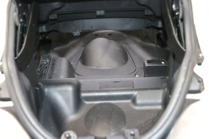 photo de SITZBANKABDECKUNG PIAGGIO MP3 LT 300 (2010 - 2016) - Details der Befestigungspunkte