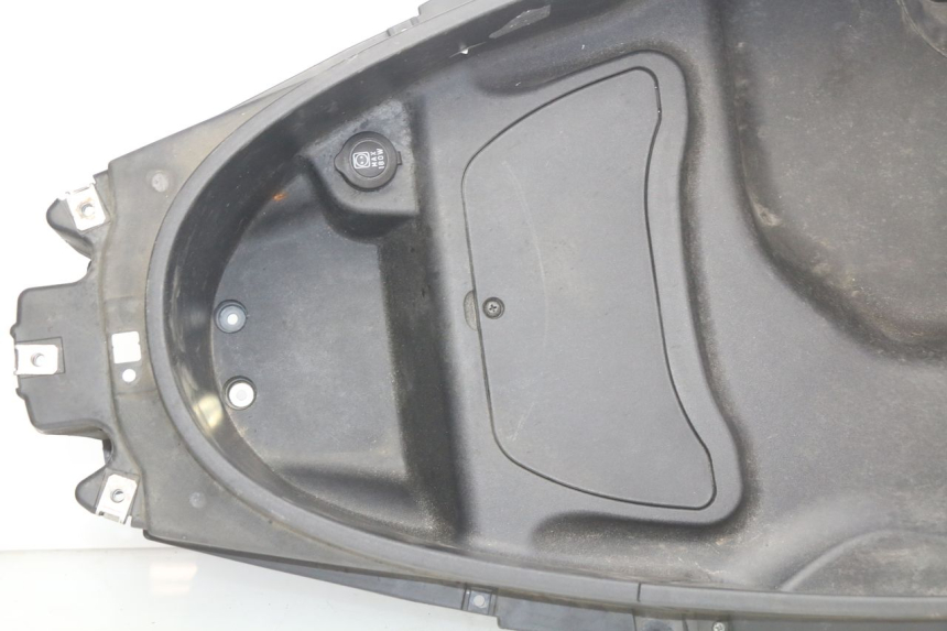 photo de SITZBANKABDECKUNG PIAGGIO MP3 500 (2011 - 2015) - Kennzeichnungen und Originalreferenzen