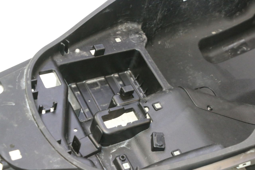 photo de HELMFACH PIAGGIO MP3 500 (2016 - 2018) - Details der Befestigungspunkte
