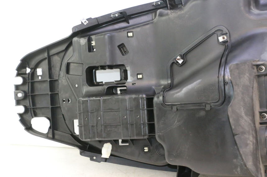 photo de HELMFACH PIAGGIO MP3 500 (2016 - 2018) - Kennzeichnungen und Originalreferenzen