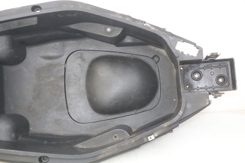 photo de SITZBANKABDECKUNG GILERA NEXUS 125 (2007 - 2009) - Zoom auf Komponenten