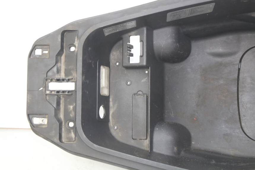 photo de SITZBANKABDECKUNG GILERA NEXUS 125 (2007 - 2009) - Hochauflösende Nahaufnahme