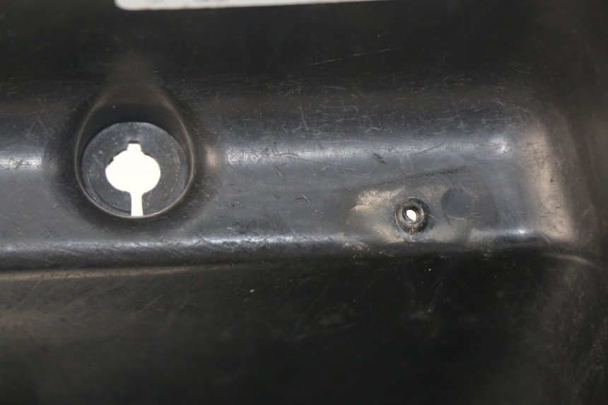 photo de SITZBANKABDECKUNG SYM ORBIT 2 4T 50 (2008 - 2017) - Detailansicht des Bauteils