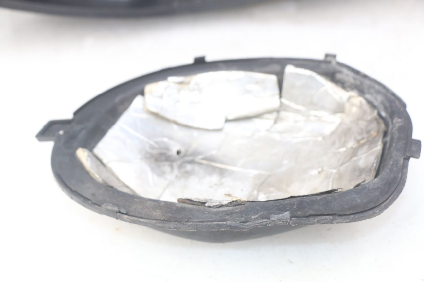 photo de SITZBANKABDECKUNG KYMCO PEOPLE 250 (2004 - 2008) - Zoom auf Komponenten