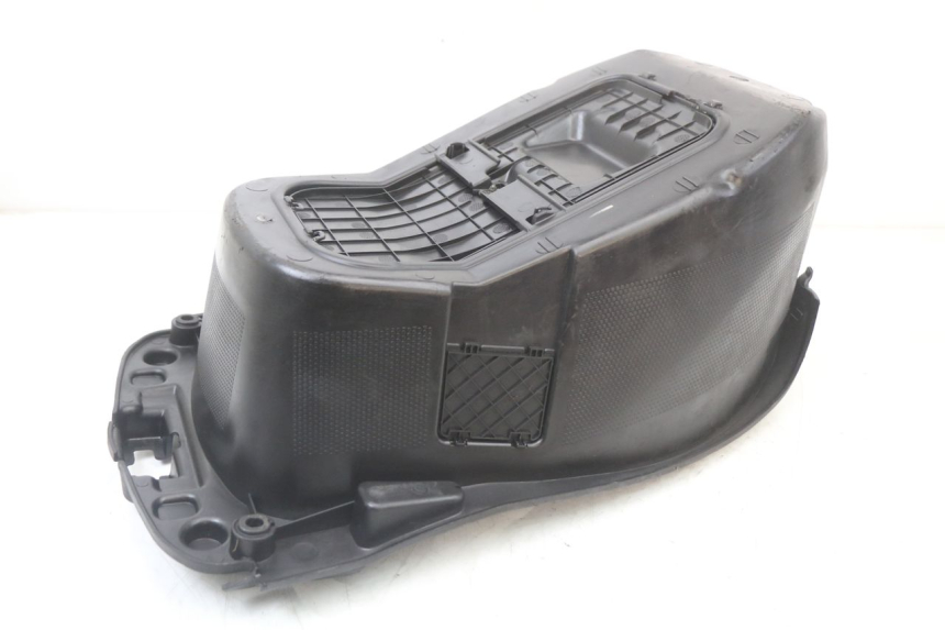 photo de HELMFACH PEUGEOT DJANGO 125 (2014 - 2017) - Details der Befestigungspunkte