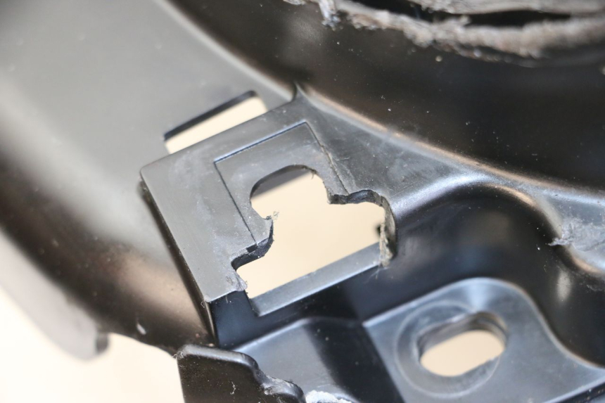 photo de HELMFACH PEUGEOT SATELIS 125 (2013 - 2018) - Detailansicht des Bauteils