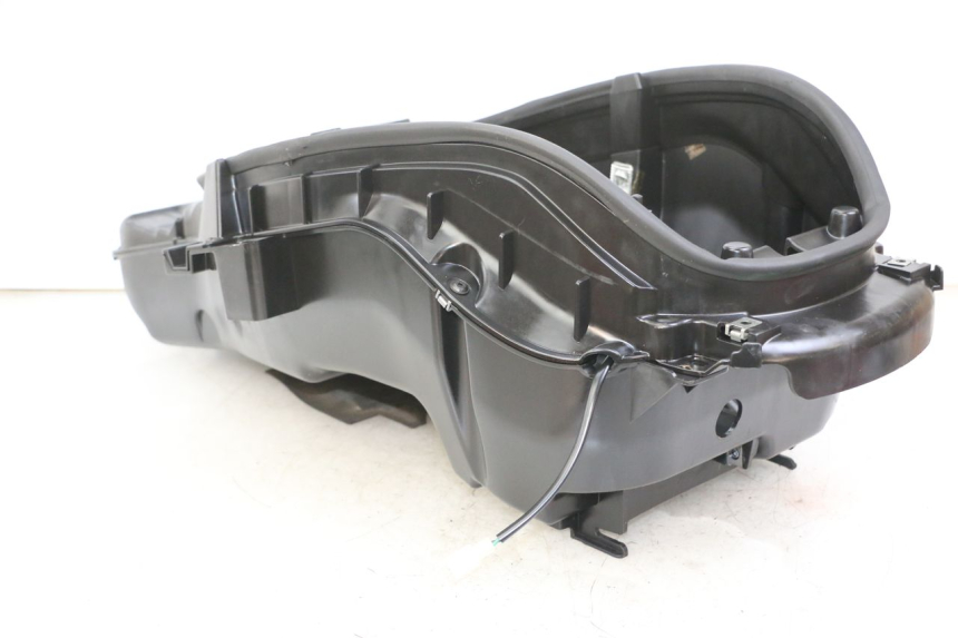 photo de HELMFACH PEUGEOT SATELIS 125 (2013 - 2018) - Technische Nahaufnahme