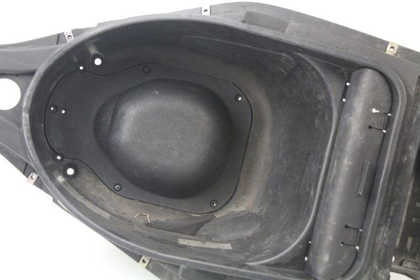 photo de SITZBANKABDECKUNG GILERA RUNNER SP 50 (2009 - 2017) - Oberflächenzustand und Material