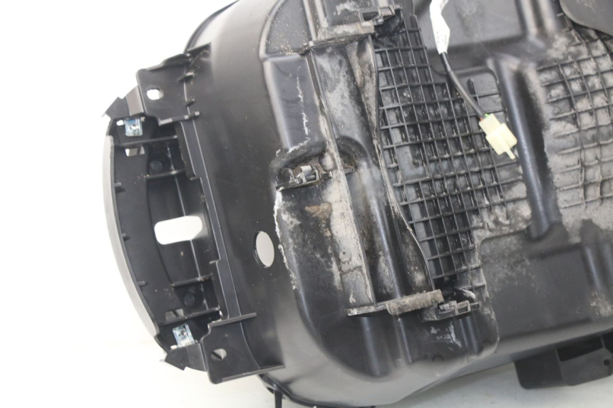 photo de HELMFACH PEUGEOT SATELIS 300 (2012 - 2015) - Detailansicht des Bauteils