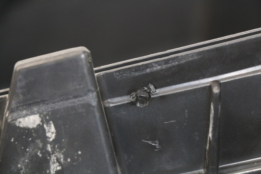 photo de HELMFACH PEUGEOT SATELIS 500 (2007 - 2013) - Oberflächenzustand und Material