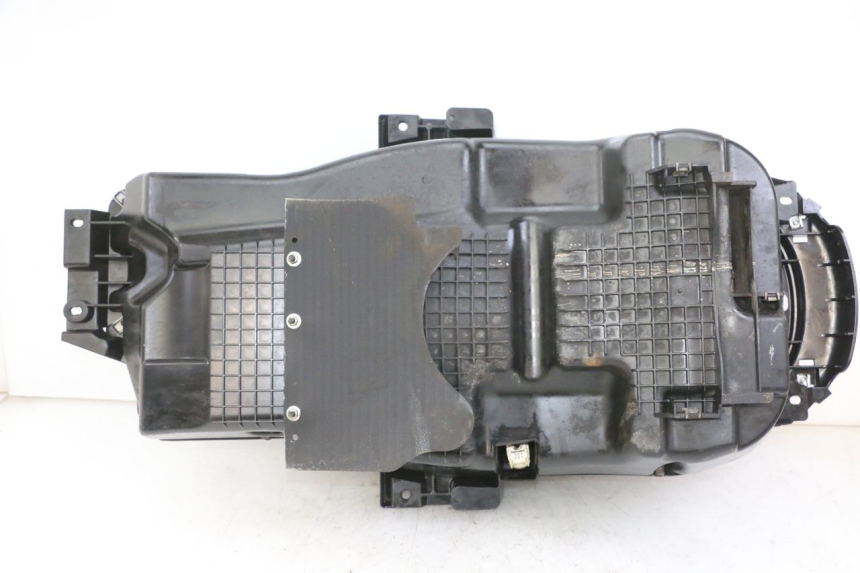 photo de HELMFACH PEUGEOT SATELIS 125 (2013 - 2018) - Zoom auf Gebrauchszustand