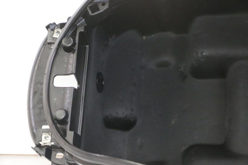 photo de HELMFACH PEUGEOT SATELIS 125 (2013 - 2018) - Geprüftes Gebrauchtteil