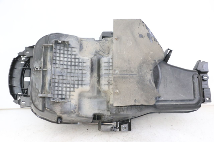 photo de HELMFACH PEUGEOT SATELIS 250 (2006 - 2012) - Detailansicht des Bauteils