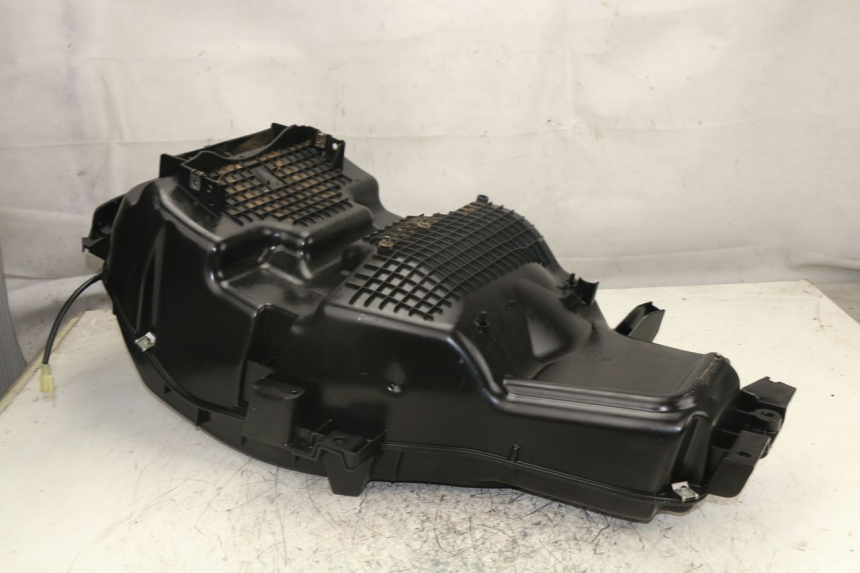 photo de HELMFACH PEUGEOT SATELIS 400 (2007 - 2013) - Detailansicht des Bauteils