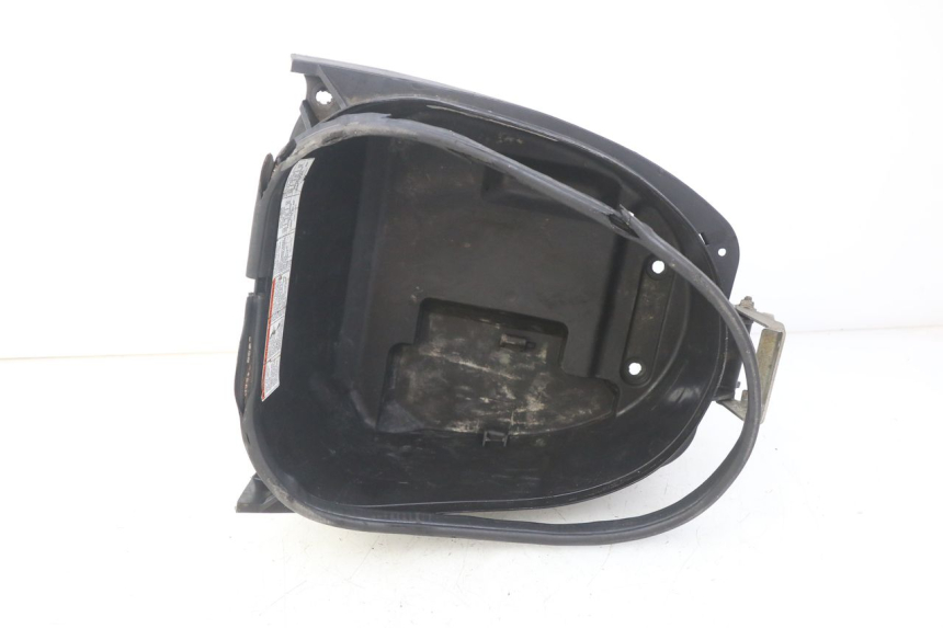 photo de SITZBANKABDECKUNG SUZUKI SIXTEEN 125 (2008 - 2010) - Detailansicht des Bauteils