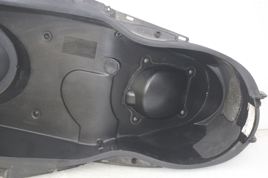 photo de SITZBANKABDECKUNG MBK SKYCRUISER 125 (2010 - 2013) - Kennzeichnungen und Originalreferenzen