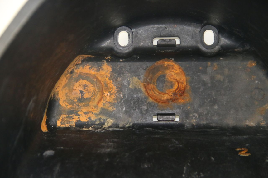 photo de SITZBANKABDECKUNG MBK SKYLINER 125 (1998 - 2001) - Oberflächenzustand und Material