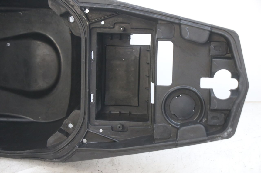 photo de SITZBANKABDECKUNG PEUGEOT SPEEDFIGHT 4 4T 50 (2015 - 2020) - Detailansicht des Bauteils