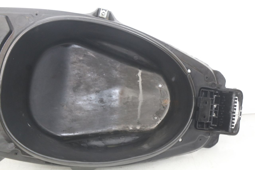 photo de SITZBANKABDECKUNG APRILIA SR LC 50 (1997 - 2004) - Kennzeichnungen und Originalreferenzen