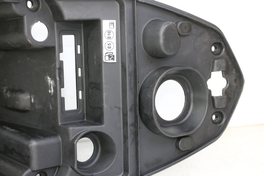 photo de HELMFACH PEUGEOT STREETZONE I NAKED 2T 50 (2018 - 2020) - Details der Befestigungspunkte