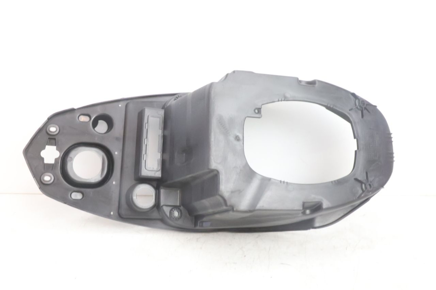 photo de HELMFACH PEUGEOT STREETZONE NAKED 2T 50 (2014 - 2018) - Details der Befestigungspunkte