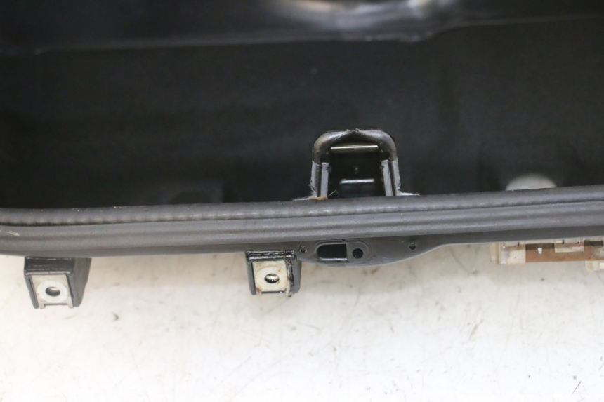 photo de HELMFACH PIAGGIO SUPER LX 125 (2000 - 2003) - Oberflächenzustand und Material