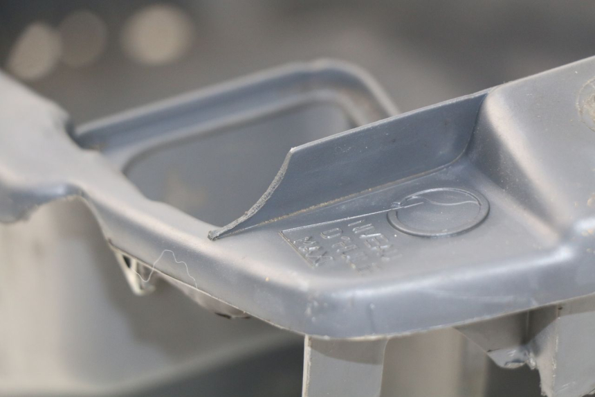 photo de HELMFACH PEUGEOT SV 50 (1992 - 2004) - Details der Befestigungspunkte