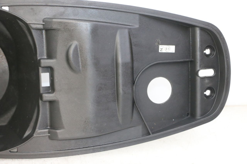 photo de SITZBANKABDECKUNG SYM JET 14 4T 50 (2018 - 2022) - Details der Befestigungspunkte