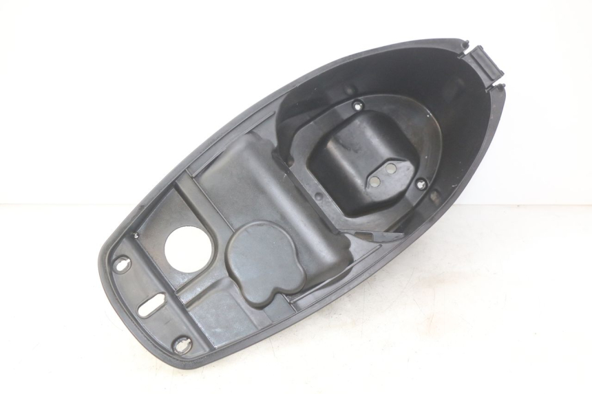 photo de SITZBANKABDECKUNG PEUGEOT TWEET 4T 50 (2010 - 2014) - Zoom auf Gebrauchszustand