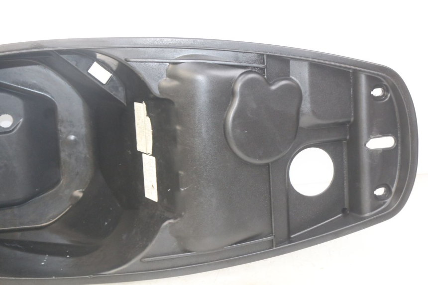 photo de SITZBANKABDECKUNG PEUGEOT TWEET 4T 50 (2010 - 2014) - Details der Befestigungspunkte