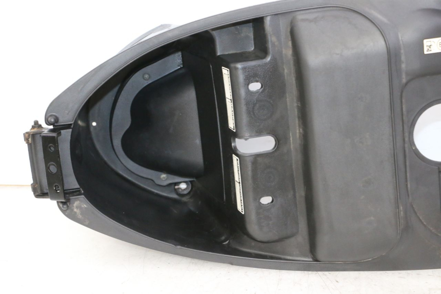 photo de HELMFACH PEUGEOT TWEET PRO CARGO 50 (2018 - 2022) - Oberflächenzustand und Material