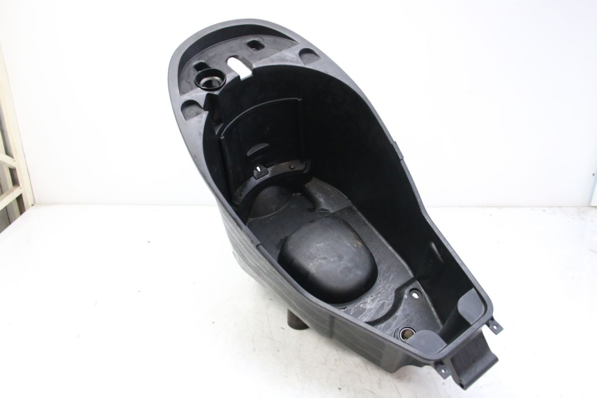 photo de SITZBANKABDECKUNG PEUGEOT VIVACITY NEW 2T 50 (2008 - 2017) - Oberflächenzustand und Material