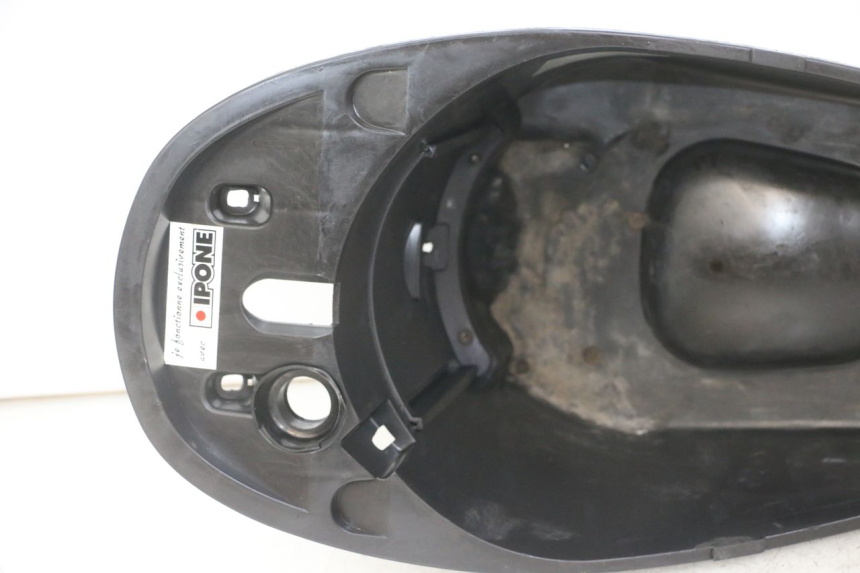 photo de SITZBANKABDECKUNG PEUGEOT VIVACITY NEW 2T 50 (2008 - 2017) - Details der Befestigungspunkte