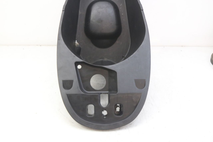 photo de HELMFACH PEUGEOT VIVACITY 125 (2010 - 2017) - Oberflächenzustand und Material