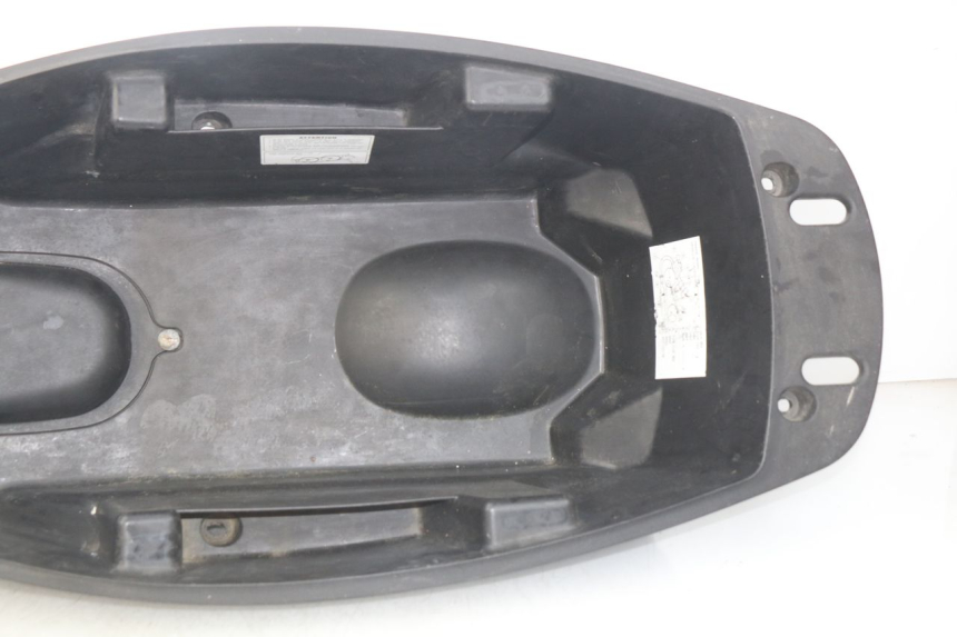 photo de SITZBANKABDECKUNG TGB X-MOTION XMOTION 125 (2008 - 2014) - Zoom auf Gebrauchszustand