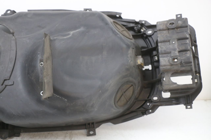 photo de SITZBANKABDECKUNG PIAGGIO X10 125 (2012 - 2017) - Zoom auf Komponenten