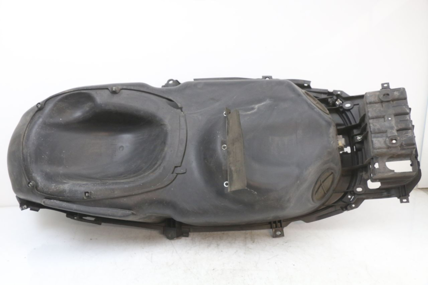 photo de SITZBANKABDECKUNG PIAGGIO X10 125 (2012 - 2017) - Technische Nahaufnahme