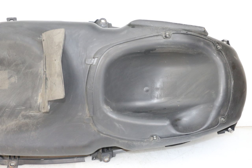 photo de SITZBANKABDECKUNG PIAGGIO X10 125 (2012 - 2017) - Zoom auf Gebrauchszustand