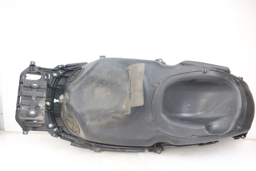 photo de SITZBANKABDECKUNG PIAGGIO X10 125 (2012 - 2017) - Technische Nahaufnahme