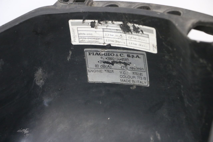 photo de SITZBANKABDECKUNG PIAGGIO X10 125 (2012 - 2017) - Details der Befestigungspunkte